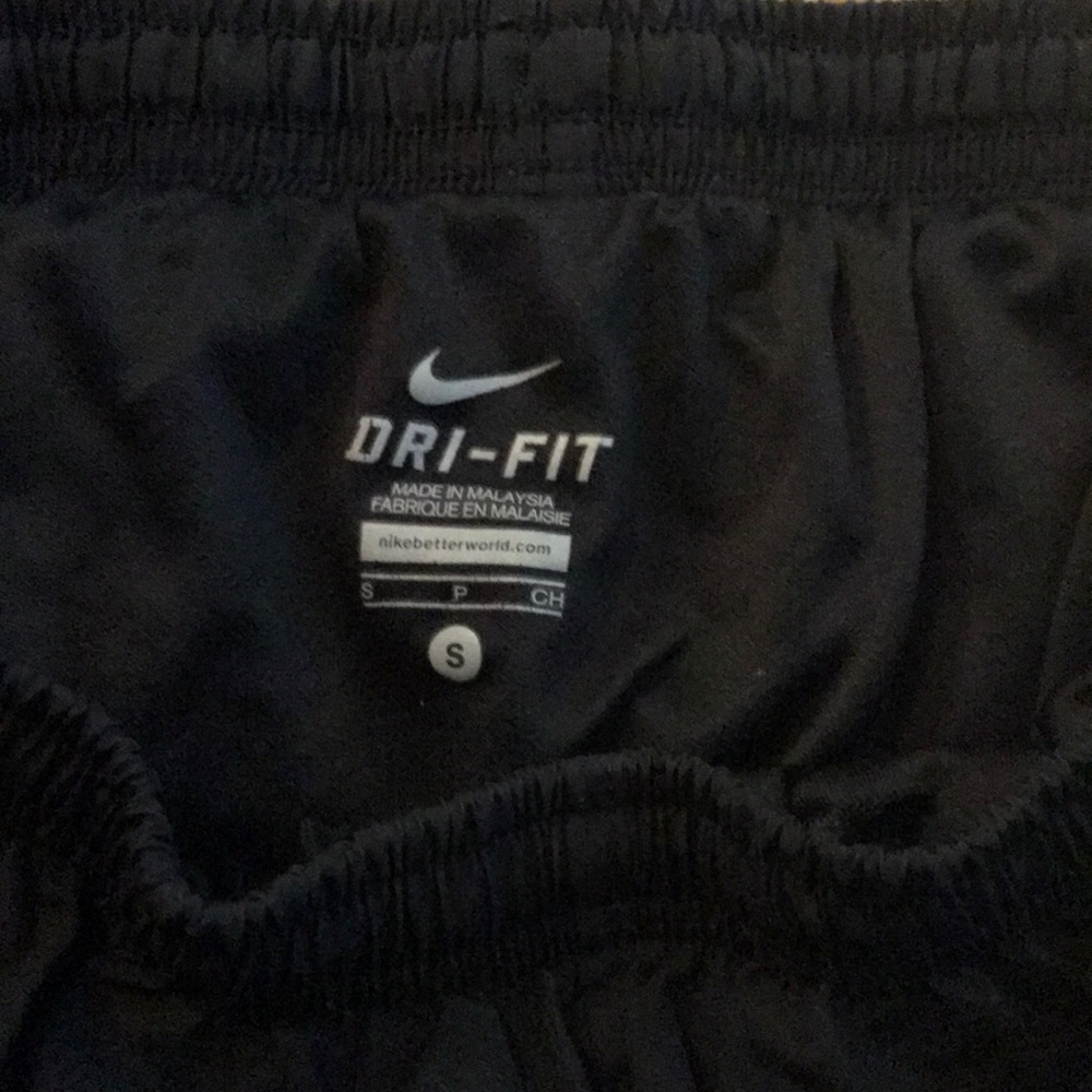 Like new Nike DRI-FIT shorts - Picture 4 of 4